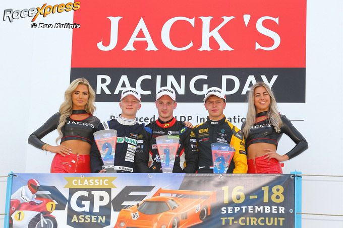 Senna van Soelen rechts op podium