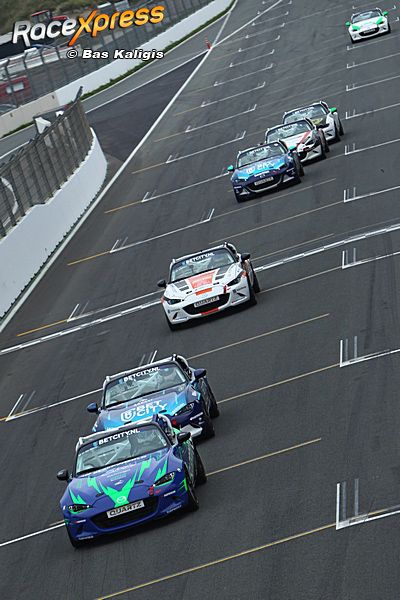 Slipstreamen in Mazda MX-5 Cup