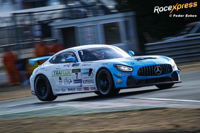 SRT Mercedes-AMG GT4