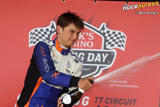 Autocoureur Greaham Hofmans wint beide races bij debuut in Radical SR3 tijdens Supercar Challenge