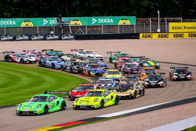 DTM Sachsenring 2025 Foto 2 Manthey Porsches vooraan bij de start